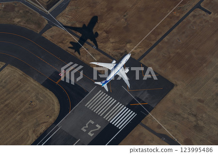 客機起飛 123995486