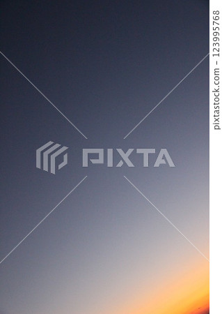 「天空色」HIKARI #Nature暮光背景素材#SDGs光材質漸層背景 「天空色」HIKARI #Nature暮光背景素材#SDGs光材質漸層背景 123995768