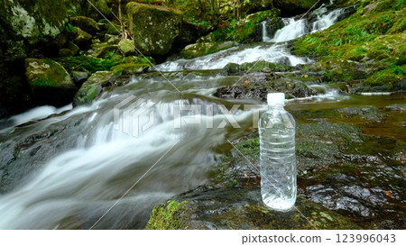 Rurikei Jyunikachi Falls and Mineral Water 123996043