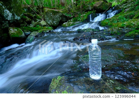 Rurikei Jyunikachi Falls and Mineral Water 123996044