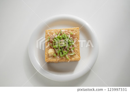 看起來美味的炸豆腐 123997331