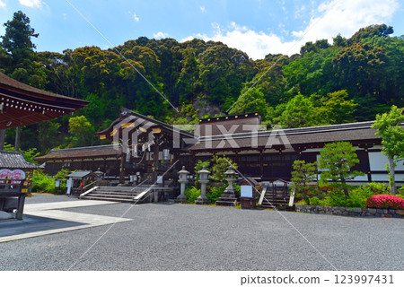 松尾大社的神社建築 松尾大社的神社建築 123997431
