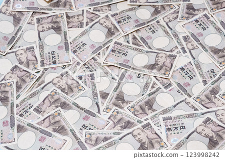 10,000 yen scattered all over 123998242