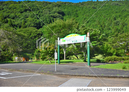 Signboard at the entrance to Taisho Cave, Akiyoshidai, Chugoku region, Miya City, Yamaguchi Prefecture Signboard at the entrance to Taisho Cave, Akiyoshidai, Chugoku region, Miya City, Yamaguchi Prefecture 123999049
