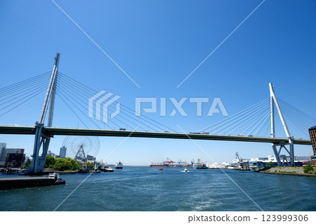Osaka City, Osaka Prefecture_Tempozan Ohashi Bridge 2_May 2024 Osaka City, Osaka Prefecture_Tempozan Ohashi Bridge 2_May 2024 123999306