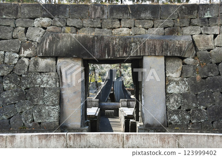Behind the stone walls of Takasaki Castle 123999402