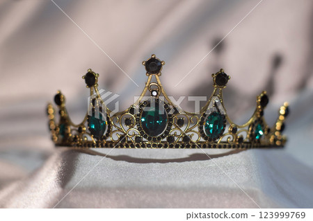 Royal crown with green emeralds. 123999769