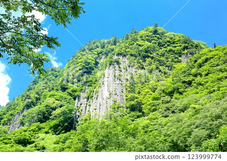 夏日的秋山鄉與布岩 夏日的秋山鄉與布岩 123999774