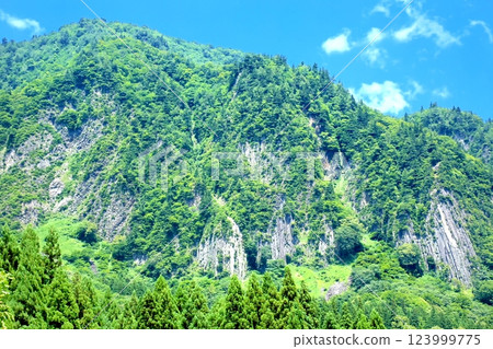 夏日的秋山鄉與布岩 夏日的秋山鄉與布岩 123999775