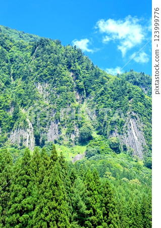 夏日的秋山鄉與布岩 夏日的秋山鄉與布岩 123999776
