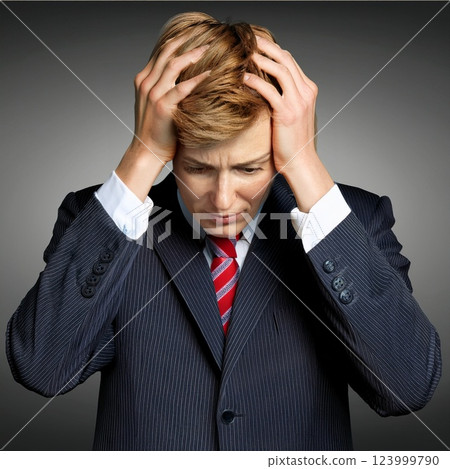 後悔的商人插圖 123999790