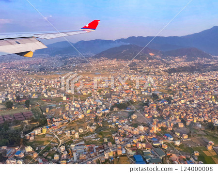 飛機降落前看到的加德滿都市 124000008