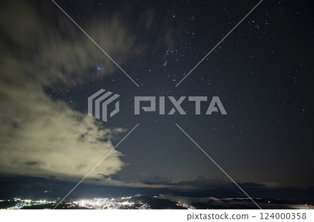 從美之山看到的秩父盆地、秩父雲海、夜景和星空 124000358