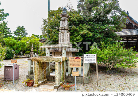 [New Saigoku Pilgrimage] 27th stop: Kakurinji Temple, Lotus Sutra One-character One-stone Pagoda in early autumn, Kakogawa City, Hyogo Prefecture 124000409
