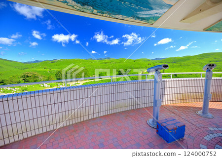 Akiyoshidai Observatory, Chugoku region, looking out over the surrounding karst plateau; Miya City, Yamaguchi Prefecture (4) Akiyoshidai Observatory, Chugoku region, looking out over the surrounding karst plateau; Miya City, Yamaguchi Prefecture (4) 124000752