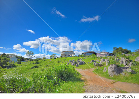 Image of sightseeing while looking at the gardens around Akiyoshidai Observatory in the Chugoku region, Miya City, Yamaguchi Prefecture (6) Image of sightseeing while looking at the gardens around Akiyoshidai Observatory in the Chugoku region, Miya City, Yamaguchi Prefecture (6) 124000762