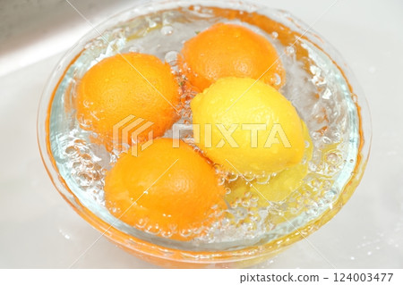 Lemon and orange floating in water Lemon and orange floating in water 124003477