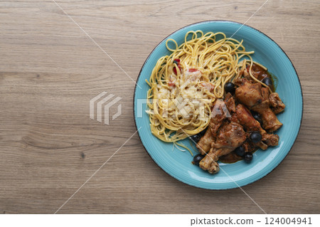 Chicken cacciatore with black olives Chicken cacciatore with black olives 124004941