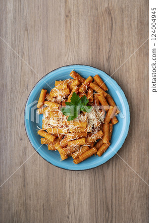 Rigatoni al sugo di carne Rigatoni al sugo di carne 124004945