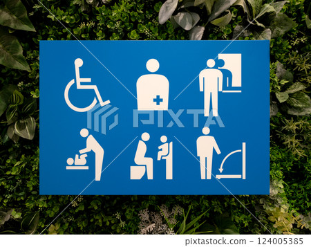 使用象形文字的公共廁所標誌 124005385