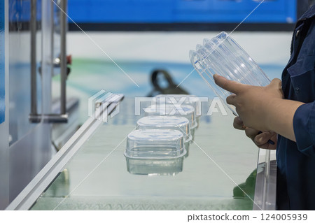 The food container box production process from plastic injection machine. The food container box production process from plastic injection machine. 124005939