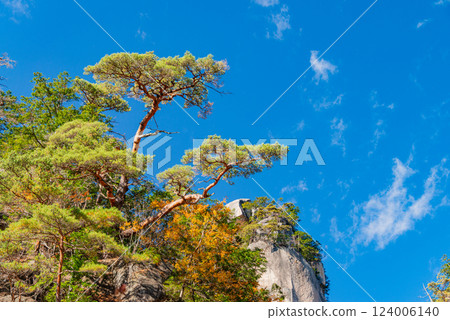 (Yamanashi Prefecture) Shosenkyo and Kakuenbo in autumn (Yamanashi Prefecture) Shosenkyo and Kakuenbo in autumn 124006140