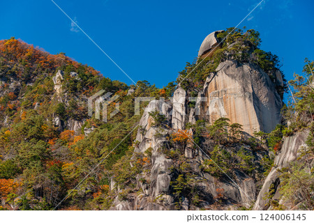 (Yamanashi Prefecture) Shosenkyo and Kakuenbo in autumn (Yamanashi Prefecture) Shosenkyo and Kakuenbo in autumn 124006145