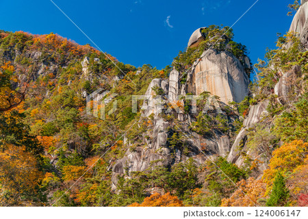 （山梨縣）秋季的昇仙峽和覺圓峰 124006147