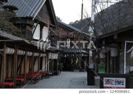 Early morning first shrine visit to Ise Inner Shrine 124006861