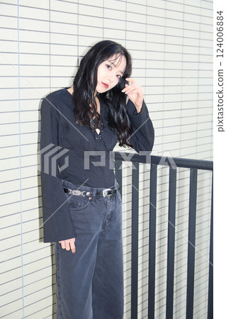 Fashion snap of a young woman wearing black casual outfit 124006884