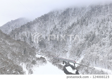 雪中的秋田新幹線 124008123