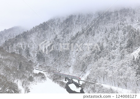 雪中的秋田新幹線 124008127