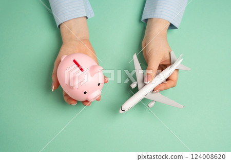 Piggy bank and passenger plane. Save on flights. Accumulate bonuses under the loyalty program. Maximizing discounts on airline tickets. Financial planning for vacations and smart spending. Piggy bank and passenger plane. Save on flights. Accumulate bonuses under the loyalty program. Maximizing discounts on airline tickets. Financial planning for vacations and smart spending. 124008620