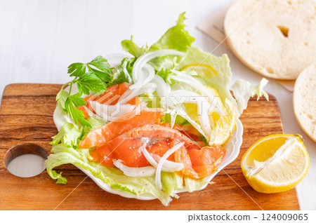 Smoked Salmon Bagel Sand 124009065