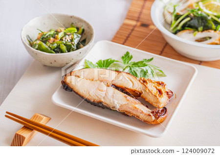 Grilled fish with salt Grilled fish with salt 124009072