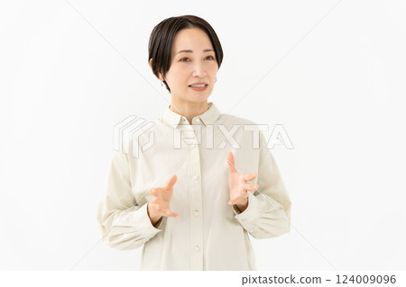 Talking woman casual Talking woman casual 124009096