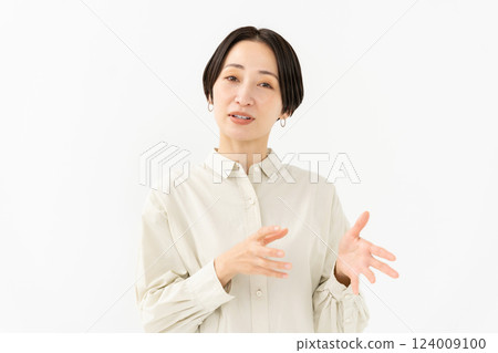 Talking woman casual Talking woman casual 124009100