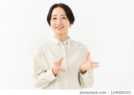 Talking woman casual Talking woman casual 124009101