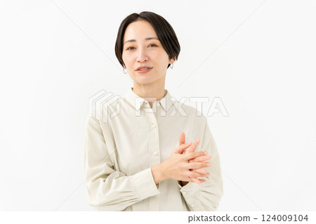 Talking woman casual 124009104