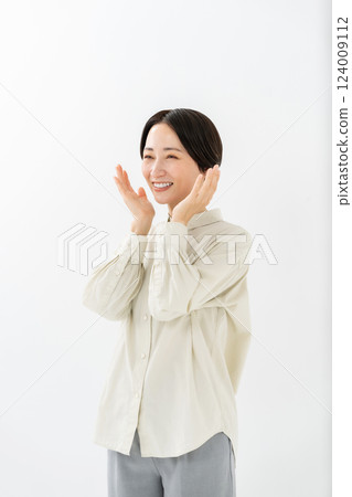 Middle woman beauty Middle woman beauty 124009112