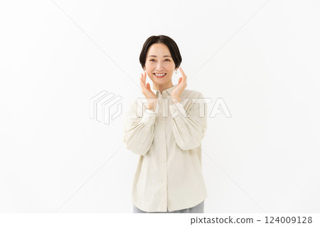 Middle woman beauty 124009128