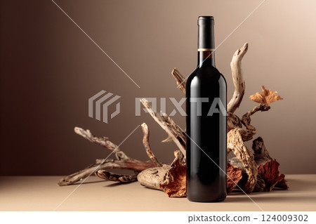 Bottle of red wine with a composition of old wood. 124009302