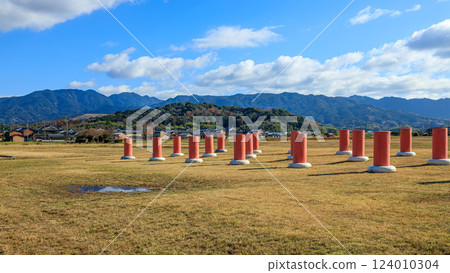 Miminashiyama and the surrounding area of the Fujiwara Palace ruins The ruins of the south gate of the Daigokuden-in Temple of the Fujiwara Palace and Mount Kagu December 13, 2023 124010304