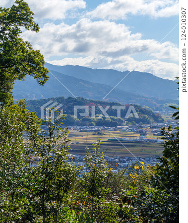 Mount Miminari and the surrounding Fujiwara Palace ruins Mount Kagu from the Mount Miminari hiking trail December 13, 2023 124010307