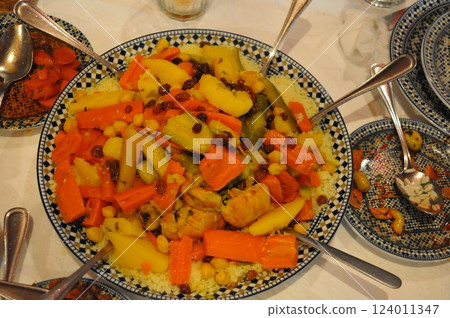 摩洛哥，菲斯，麥地那（舊城區），當地美食，蒸粗麥粉 124011347