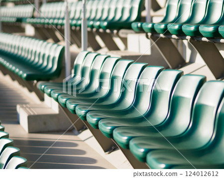 體育場內有大量座位 124012612