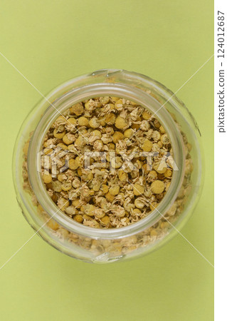 Dried chamomile flowers Dried chamomile flowers 124012687