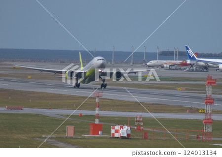 從那霸機場第一跑道起飛的飛機 124013134