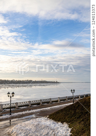 evening sky over river in Kostroma in winter dusk 124013373