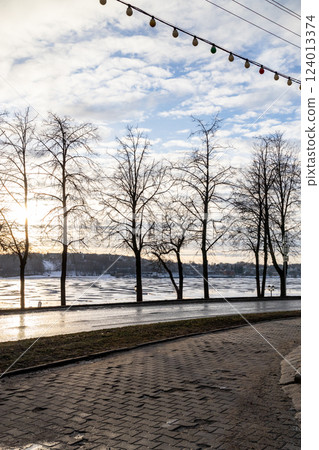 road on river embankment in Kostroma city road on river embankment in Kostroma city 124013374
